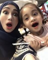 Menurut wawa zainal, anaknya hayla atau nama penuhnya hayla maghrifatul adziyaa melalui prosedur yang sama seperti orang dewasa untuk memasang gigi palsu. Gosok Setiap Hari Cuma Lambat Jumpa Doktor Pakaikan Gigi Palsu Wawa Zainal Tunai Impian Anak Nak Gigi Cantik Keluarga