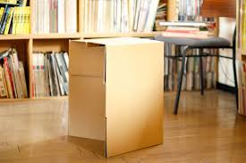 ダンボール椅子の作り方 簡単で実用的 diyer s ちょっとしたサイドテーブルの代わりにも 段ボール 椅子 作り方 ダンボール家具 椅子