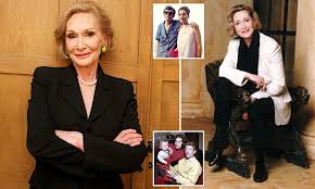 Настоящее имя — джэйн элизабет элуэн филлипс (jane elizabeth ailwên phillips). As She Reflects On A Year Of Isolation Dame Sian Phillips 87 Says Life Is Far Better Alone Daily Mail Online