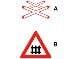 Prestare molta attenzione al semaforo a luce rossa lampeggiante ed alla possibilità dell'arrivo di un altro treno dopo il passaggio del primo. Doppia Croce Di Sant Andrea 1