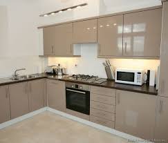 Pictures Kitchens Modern Beige Kitchen Cabinets Small Kitchen Design Ideas Decobizz Pi Nebolshoe Peremodelirovanie Kuhni Dizajn Kuhonnogo Shkafa Interer Kuhni