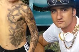 A tattoo artist has decorated a pony with an eye-catching skull to give it  "self-confidence"