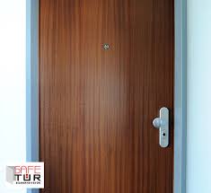 Eine sichere wohnungstür, die mit qualitätsbeschlägen ausgestattet ist, erreicht schnell den gehobenen einbruchsschutz rc2. Safetur Die Einbruchhemmende Wohnungseingangstur