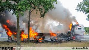 Ze wordt vermist in de omgeving van het station in weert. Transport Online Vrachtwagen In De Brand In Weert Foto S Video