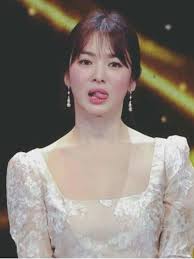 Elle est la première actrice asiatique à avoir signé un contrat avec l'agence effigies 1. 880 Song Hye Kyo Ideas Song Hye Kyo Korean Actress Actresses