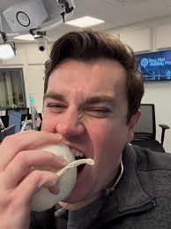 Roy loses in Musical Onion! (yes that's a real onion 🧅)