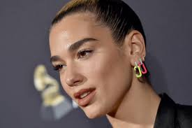Stream tracks and playlists from dua lipa on your desktop or mobile device. Dua Lipa Debuted A New Manicure And It S Straight Fire Teen Vogue