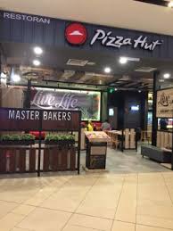 Untuk layanan delivery order pizza hut surabaya bisa menghubungi 500600 berikut ini adalah daftar alamat dan no telpon pizza hut surabaya informasi kuliner kota, kuliner khas, kuliner unik, kuliner legendaris, acara kuliner, lomba kuliner, resep kuliner, alamat restoran, no telpon restoran. Pizza Hut Melawati Mall Restaurant In Ampang