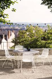 Une Ambiance Vintage Pour Votre Mobilier De Jardin Qui Accueille Le Printemps En Beaute Grosfillex Mobilier Jardin Grosfillex Salon De Jardin
