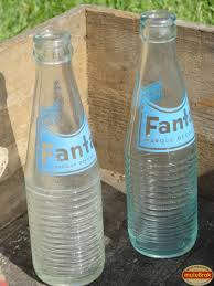 La bouteille de 1,5l passera ainsi à 1,25l, la bouteille de 2l à 1,75l. Objet Vintage Fanta Bouteilles Anciennes Mulubrok Brocante En Ligne Objets Vintage Vintage Bouteille
