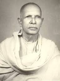 Sadhguru narrates a strange encounter between Swami Vivekananda and his  Guru Ramakrishna Paramahamsa, which changed the course of Swami  Vivekananda's life forever.