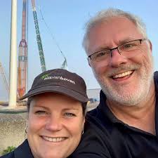 Does anybody know a tool or device to make car play wireless?