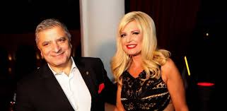 H mαρίνα πατούλη αυτήν την περίοσο μένει σπίτι, για να προστατεύσει την οικογένειά της αλλά και όλους από την ποιο παραδοσιακό φαγητό μαγείρεψε χωρίς ίχνος μακιγιάζ η μαρίνα πατούλη. Espresso H Anarthsh Ths Marinas Kai Oi Psi8yroi Gia Synnefa Ston Gamo Ths Me Ton Giwrgo Patoylh Aftodioikisi Gr