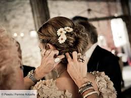 Que ce soit lors du jour de votre mariage, pendant un festival de musique extravagant ou dans la vie de tous les jours. Tendance Coiffure De Mariage 2019 Place Au Boheme Au Retro Chic Et Au Rock Femme Actuelle Le Mag