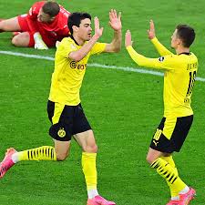 Dortmund (bundesliga) current squad with market values transfers rumours player stats fixtures news. Dfb Pokal Borussia Dortmund Lasst Kieler Finaltraume Brutal Platzen Ndr De Sport Fussball