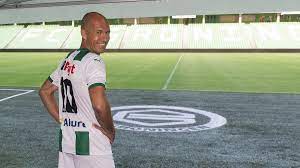 Arjen robben hoopt over twee weken in de uitwedstrijd tegen psv zijn rentree te maken in het shirt van fc groningen, zo meldt espn. Comeback Mehr Als Eine Ehrenrunde Aber Wie Viel Sprit Hat Robben Noch Im Tank Eurosport