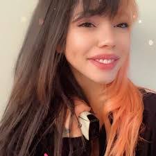 Ariel Morris's Instagram, Twitter & Facebook