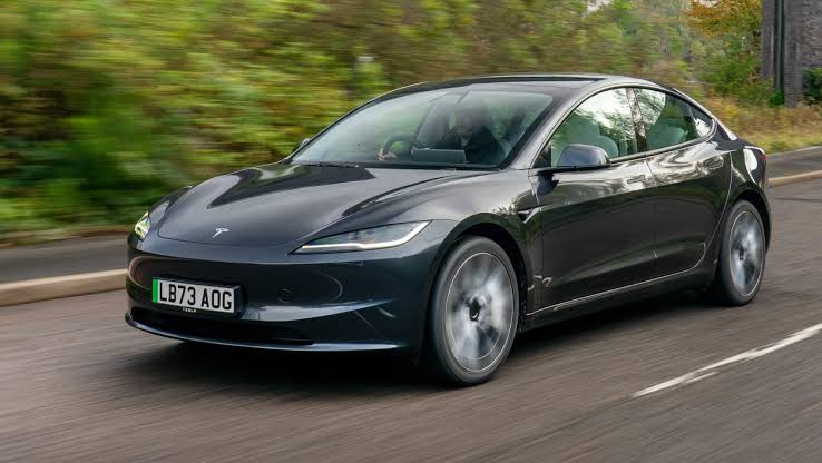 Tesla Model 3 review 2022 | DrivingElectric