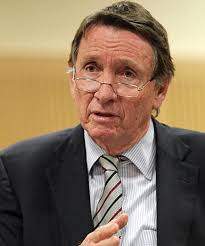 Hundreds farewell leading barrister