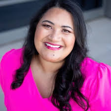 Robyn Gault's Instagram, Twitter & Facebook