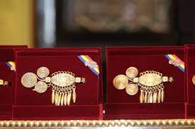 Fibula de la suseni de tip passementerie, ceea ce înseamnă că are spirale, cu scut şi cu pandantive, a fost descoperită din întâmplare în 1924 pe raza comunei suseni. Foto Ceremonia AcordÄrii DistincÅ£iei Fibula De La Suseni In 21 De Imagini Stiri Din Mures Stiri Targu Mures Liderul Presei Muresene