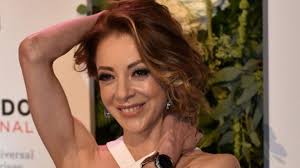 Cómo olvidarme de ella", Ricardo Arjona rinde homenaje a Edith González en  el segundo aniversario de su partida