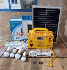 Untuk rumah sangat sederhana seperti rumah saya yang biasa pakai listrik dengan daya 450watt, saya tidak pakai modal pindah ke listrik surya, wong cuma pakai aki kecil. Jual Paket Sehen Solar Kit 4 Lampu