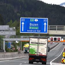Jun 09, 2021 · in der nacht auf heute ist ein autofahrer auf der brennerautobahn (a13) mit hoher geschwindigkeit mit einem wolf zusammengestoßen. Brenner Autobahn Italien Nur Eine Spur Nach Schlammlawine Befahrbar Staugefahr Gross Welt