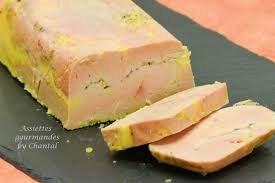 Alors que le prix au kilo est toujours plus bas pour le consommateur, le foie gras est un produit très cher payé par les animaux dont le corps, utilisé comme une machine à produire, est volontairement rendu malade. Terrine De Foie Gras Mi Cuit Assiettes Gourmandes
