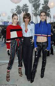 Sofia richie appears to have unfollowed 'family friends' amelia, delilah hamlin and their mother lisa rinna in the wake of amelia's new relationship with her ex scott disick. Sofia Richie Unfollows Amelia Hamlin After Feeling Betrayed Over Scott Disick Romance Aktuelle Boulevard Nachrichten Und Fotogalerien Zu Stars Sternchen