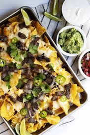 An Easy And Super Delicious Recipe For Carne Asada Nachos Made In The Oven In Just 10 Minutes Total Tortilla Chips Are Cover Carne Asada Nachos Recipe Recipes
