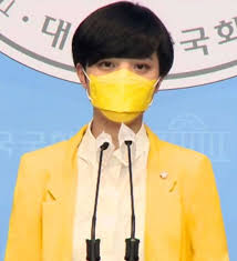 개인적으로 게임을 좋아하기도 하고 실제로 롤을 하기도 해서 대리게임 한거 때문에 좋아하지 않습니다만 어제 국감장 건을 보니 일단은 젊은 의원 한둘은 꼭 국회에 있어야겠구나 싶네요. ë¥˜í˜¸ì • ì˜ì› ë¹„ì„œ ë¶€ë‹¹í•´ê³  ë¹„íŒì— ì ˆì°¨ìƒ ì‹¤ìˆ˜ ë³€ëª… ë‰´ìŠ¤ì›ìŠ¤