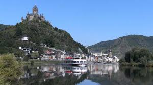 Population about 5,000 and a population of 8700 in a 7 km radius. Ausflug Nach Cochem An Die Mosel Hirschfeld De