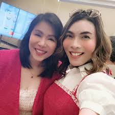 Dawn Mendoza's Instagram, Twitter & Facebook