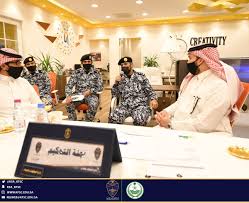الكلية الأمنية (كلية الملك فهد) تستقبل دفعات جديدة سنوياً من خريجين الجامعات، وتستقبل الخريجين الجامعيين في العديد من المجالات المختلفة التخصصات الممكنة، ويأتي على رأس تلك التخصصات الصيادلة والاطباء والمهندسين ايضاً وتشمل ايضاً الخريجين. ÙƒÙ„ÙŠØ© Ø§Ù„Ù…Ù„Ùƒ ÙÙ‡Ø¯ Ø§Ù„Ø£Ù…Ù†ÙŠØ© On Twitter Ø¬Ø§Ù†Ø¨ Ù…Ù† Ù…Ø±Ø­Ù„Ø© Ø§Ù„ØªØ­ÙƒÙŠÙ… Ø§Ù„Ù†Ù‡Ø§Ø¦ÙŠ Ù„Ù…Ø³Ø§Ø¨Ù‚Ø© Ø§Ù„Ø£Ù…ÙŠØ± Ù†Ø§ÙŠÙ Ø¨Ù† Ø¹Ø¨Ø¯Ø§Ù„Ø¹Ø²ÙŠØ² Ù„Ù„Ø¥Ø¨Ø¯Ø§Ø¹ Ø§Ù„Ø£Ù…Ù†ÙŠ Ø§Ù„Ø£ÙˆÙ„Ù‰ Ù„Ù…Ù†Ø³ÙˆØ¨ÙŠ ÙˆØ²Ø§Ø±Ø© Ø§Ù„Ø¯Ø§Ø®Ù„ÙŠØ© Ø§Ù„Ø³Ø§ÙŠØ¨Ø±Ø«ÙˆÙ† Ø§Ù„Ø£Ù…Ù†ÙŠ Https T Co 9d6opnnajj