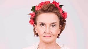 She is an actress and writer, known for pupendo (2003), pelísky (1999) and úcastníci zájezdu (2006). Eva Holubova Zavzpominala Na Svatbu V Usa U Formanovych Milos Me Vedl K Oltari Misto Taty Extra Cz