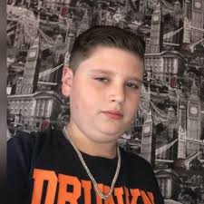 Jayden Robertson (@TyPiCaLfAzEmAzE)