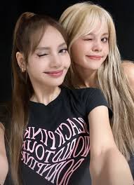 Lisa bị bạn thân vô tình làm lộ bằng chứng hẹn hò