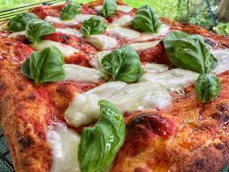 Alla ricerca della pizza fatta in casa perfetta. Pizza In Teglia Fatta In Casa Il Metodo Gli Strumenti La Ricetta Garage Pizza