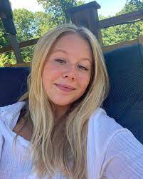 Miranda mckeon who played josie pye on anne with an e is an american actress whose parents hail from new jersey. Kt1fhvvlxltepm