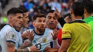 La selección chilena enfrenta este viernes a su similar de bolivia, en un partido donde de ganar, la roja ya podría empezar a y, con dos fechas por jugar para ambos países, bolivia tendría que sí o sí ganar y empatar ante argentina y uruguay para sobrepasar a chile. Argentina Vs Chile Horario Tv Como Y Donde Ver En Usa As Usa