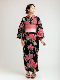 Black Shiji Floral Yukata In 2020 Traditional Japanese Kimono Kimono Pattern Japanese Kimono