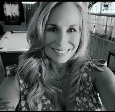 It's Sunday Funday! Amy is here till 6 pm, Rockin Robin will be here at 7  pm for your 15 minutes of fame, that's right, Karaoke 7 pm till 10:30 pm,  Cathy