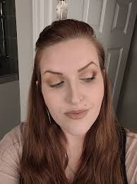 What eyeshadow colors work well together?