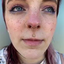 The septum master himself @xpiercingsbytylerx rounding out this gorgeous  rose gold setup for Dana. Shown in this collection are an Afghan in the  philtrum, a seam ring in the nostril and a