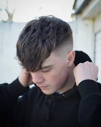 If you boring your ordinary haircut, you can check all these styles, and pick a style for yourself. Looking For Cool And Stylish Men S Hairstyle For Oval Faces Here Are 10 Best Hairstyles For Men With Oval Face That Will Add You Are To Your Personality 2020