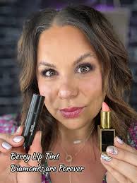 📣 GIVEAWAY ALERT!! 📣 Hello beauties!!! Today is NATIONAL LIPSTICK DAY!!!!  💄💋 Apparently I've been asleep all day cuz I missed the memo 📝 🤪 ➡️  Let's celebrate this beautiful day by