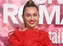 Dua lipa & miley cyrus] strung out on a feeling, my hands are tied your face on my ceiling, i fantasize. Miley Cyrus Und Dua Lipa Gemeinsamer Song Prisoner Starzip