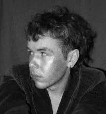 Das Verhör und sein erster Song 100 Lieder