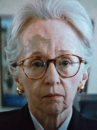 I finally got around to watching Mrs Doubtfire for the first time and look  who I spotted! It's Dorothy's hospital roommate in The Operation! :  r/theGoldenGirls